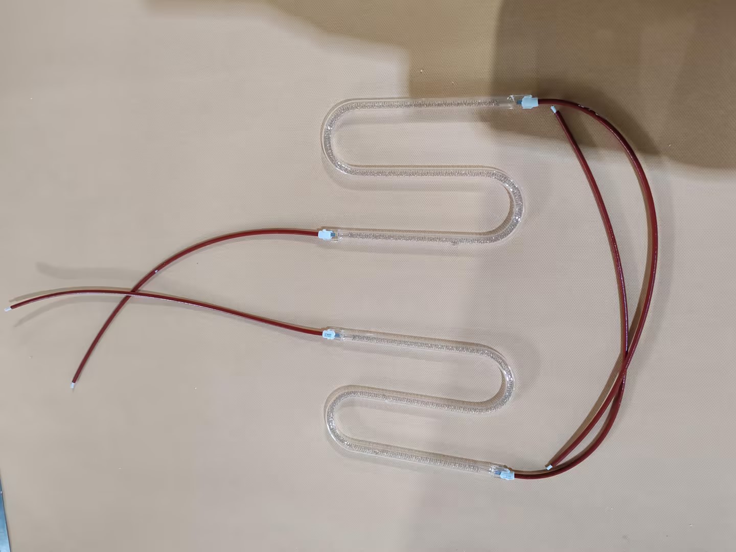 Lampu inframerah jenis rubi dengan panjang gelombang 1200 mm